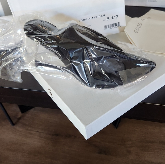 NEW.  Good American Cinder-f*king-rella Black Thong Clear Sandal Wedges - Picture 3 of 5